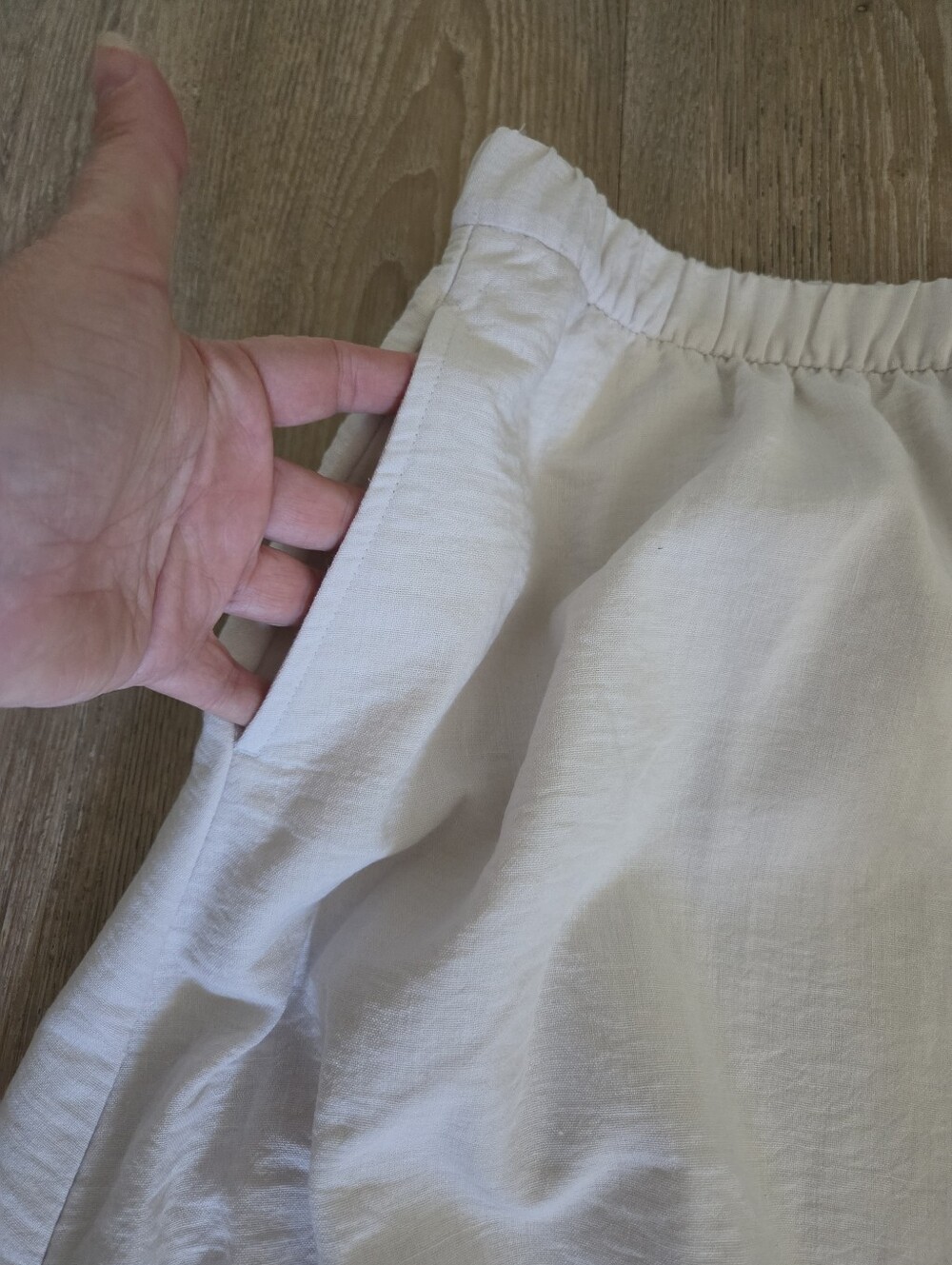 ✨ Reitmans Cream Linen-Look Midi Skirt with Side Slit & Pockets ✨ - Picture 3 of 4